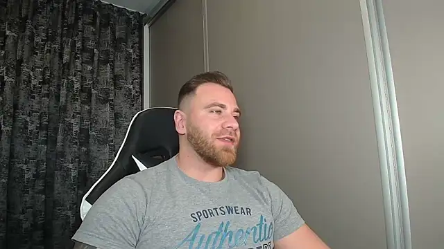 Snapshot of Thori92 chatting on 11/04/25, 06:18 Thori92 online show from 11/04/25, 06:18