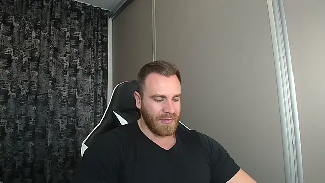 Snapshot of Thori92 chatting on 11/17/25, 04:57 Thori92 online show from 11/17/25, 04:57