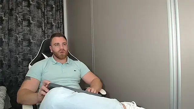 Snapshot of Thori92 chatting on 11/21/25, 07:45 Thori92 online show from 11/21/25, 07:45