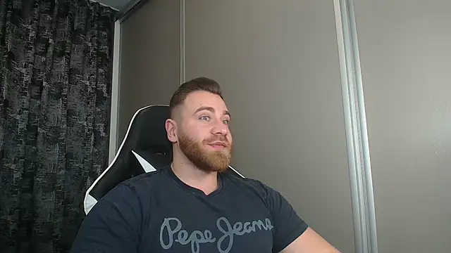 Snapshot of Thori92 chatting on 12/05/25, 05:42 Thori92 online show from 12/05/25, 05:42