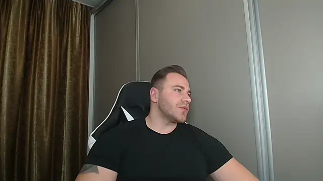 Snapshot of Thori92 chatting on 12/13/25, 07:53 Thori92 online show from 12/13/25, 07:53