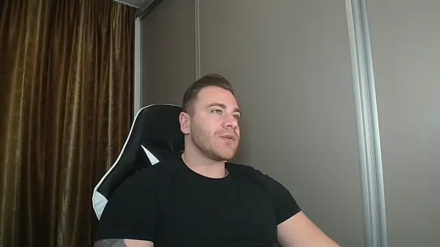 Snapshot of Thori92 chatting on 12/14/25, 01:05 Thori92 online show from 12/14/25, 01:05