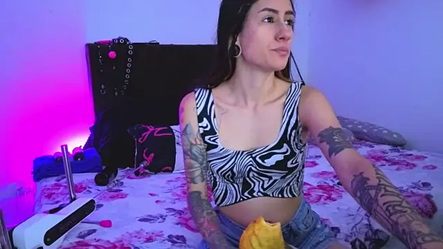 I am kim online show from 03/03/26, 02:18