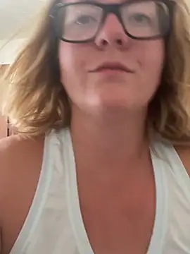 Lizzyloo online show from 09/19/25, 04:18