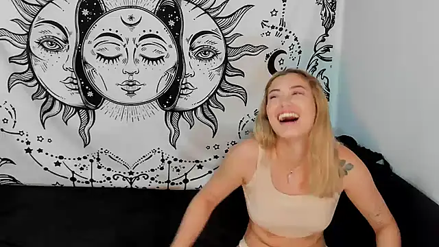 Snapshot of Abby_Scott01 chatting on 03/23/25, 05:00 Abby Scott01 online show from 03/23/25, 05:00