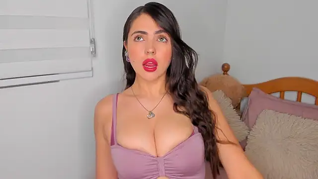 Snapshot of llanna_ chatting on 12/14/24, 04:34 llanna online show from 12/14/24, 04:34