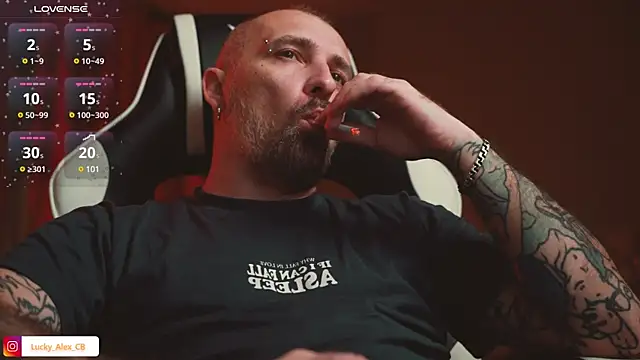 Snapshot of LuckyAlexx chatting on 01/22/25, 11:53 LuckyAlexx online show from 01/22/25, 11:53