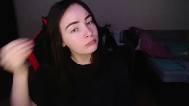 Laralianna online show from 11/21/25, 12:43