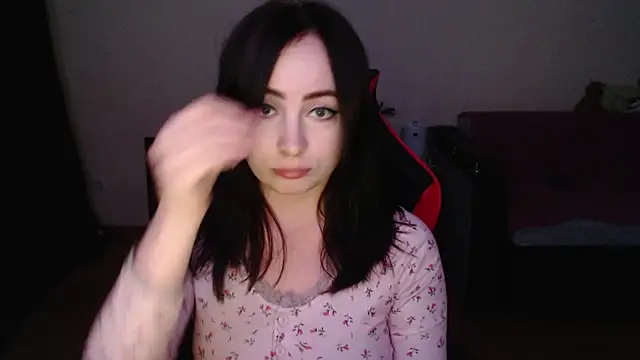 Laralianna online show from 12/04/25, 09:34