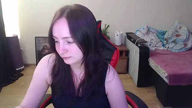 Snapshot of Laralianna chatting on 05/13/26, 12:57 Laralianna online show from 05/13/26, 12:57