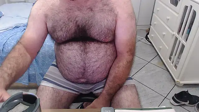 Snapshot of MysterBearMG chatting on 12/16/24, 01:21 MysterBearMG online show from 12/16/24, 01:21