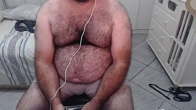 Snapshot of MysterBearMG chatting on 01/19/25, 02:04 MysterBearMG online show from 01/19/25, 02:04