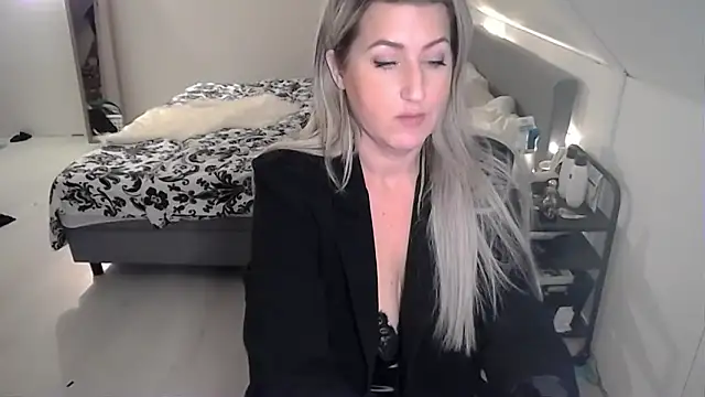 TessToy online show from 01/29/25, 05:56