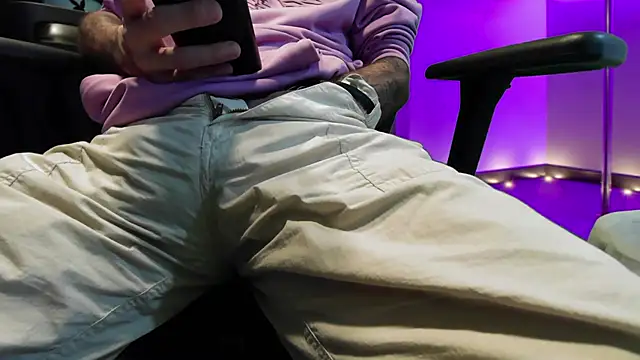 Snapshot of kuruptxxx_live chatting on 11/05/25, 07:03 kuruptxxx live online show from 11/05/25, 07:03