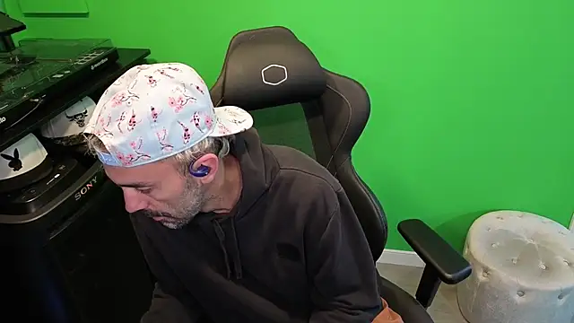 Snapshot of kuruptxxx_live chatting on 11/12/25, 05:57 kuruptxxx live online show from 11/12/25, 05:57