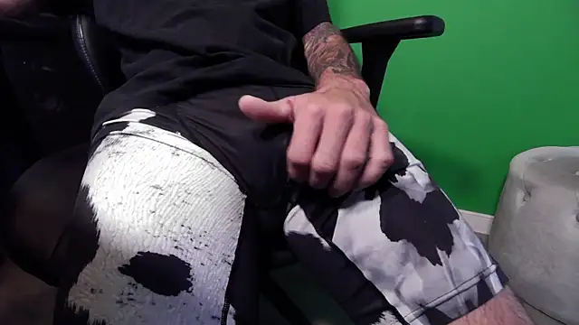 Snapshot of kuruptxxx_live chatting on 11/26/25, 01:23 kuruptxxx live online show from 11/26/25, 01:23