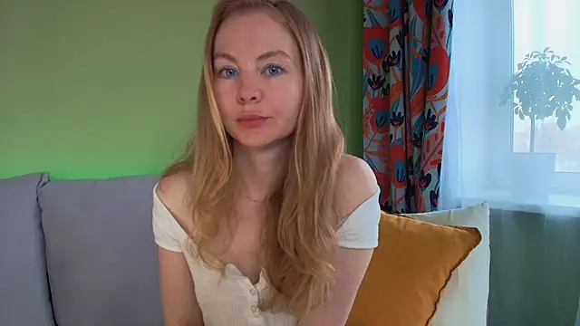 Cuddle Cat online show from 04/12/26, 05:56