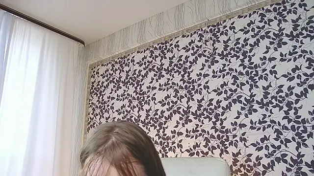 Snapshot of Laurainlove chatting on 07/18/26, 07:12 Laurainlove online show from 07/18/26, 07:12