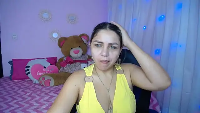 Snapshot of cum_bigass chatting on 03/21/25, 12:06 cum bigass online show from 03/21/25, 12:06