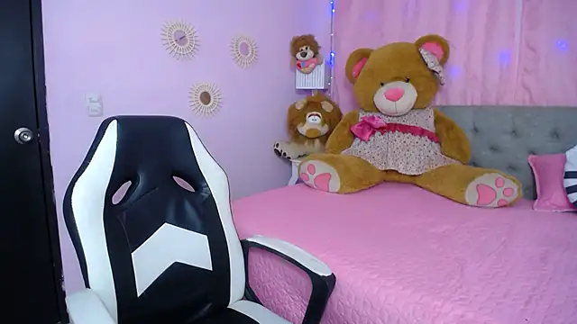 Snapshot of cum_bigass chatting on 10/24/25, 12:01 cum bigass online show from 10/24/25, 12:01