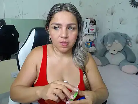 Snapshot of cum_bigass chatting on 11/18/25, 12:20 cum bigass online show from 11/18/25, 12:20