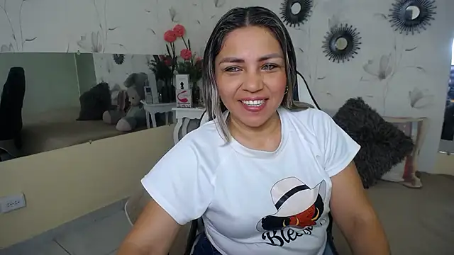 Snapshot of cum_bigass chatting on 12/17/25, 12:11 cum bigass online show from 12/17/25, 12:11