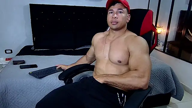 tyler hank01 online show from 03/13/25, 01:40