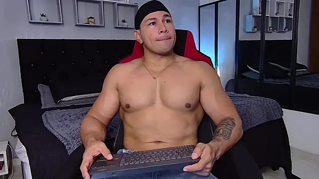 tyler hank01 online show from 09/13/25, 01:11