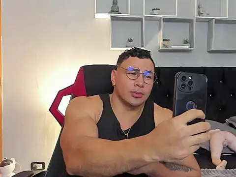 tyler hank01 online show from 04/16/26, 01:39