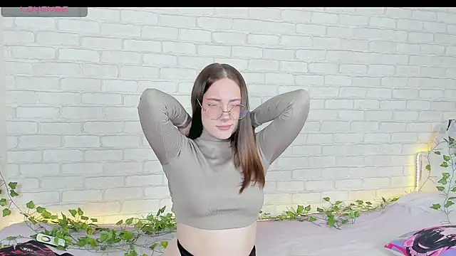 Snapshot of LinaKenny chatting on 12/03/25, 02:15 LinaKenny online show from 12/03/25, 02:15