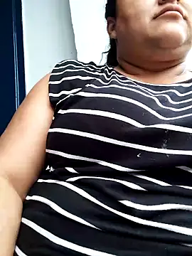 Snapshot of Monseratte21 chatting on 02/01/25, 09:40 Monseratte21 online show from 02/01/25, 09:40