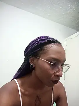 Snapshot of Majo_Smith25 chatting on 11/14/25, 06:01 Majo Smith25 online show from 11/14/25, 06:01