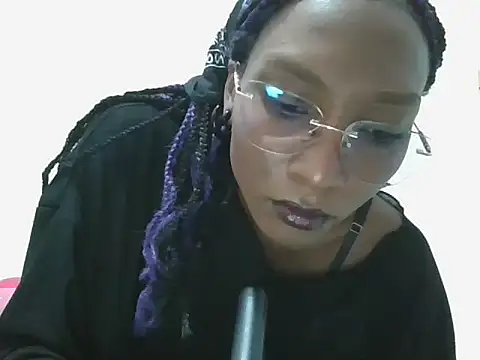 Snapshot of Majo_Smith25 chatting on 11/15/25, 12:52 Majo Smith25 online show from 11/15/25, 12:52