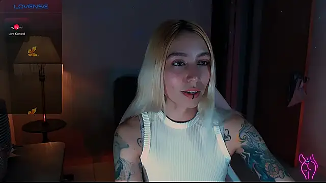 Snapshot of Saucy_Jenn chatting on 12/08/24, 04:25 Saucy Jenn online show from 12/08/24, 04:25