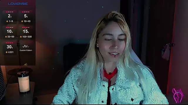 Snapshot of Saucy_Jenn chatting on 12/15/24, 01:46 Saucy Jenn online show from 12/15/24, 01:46