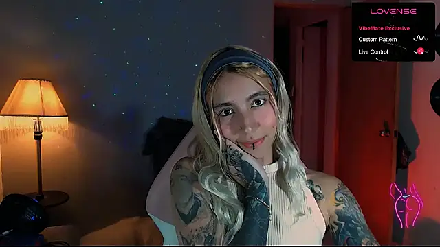 Snapshot of Saucy_Jenn chatting on 12/29/24, 12:09 Saucy Jenn online show from 12/29/24, 12:09