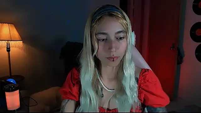 Snapshot of Saucy_Jenn chatting on 12/29/24, 09:52 Saucy Jenn online show from 12/29/24, 09:52