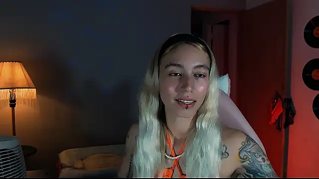 Snapshot of Saucy_Jenn chatting on 01/05/25, 03:00 Saucy Jenn online show from 01/05/25, 03:00