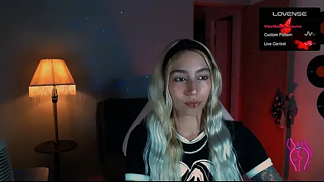 Snapshot of Saucy_Jenn chatting on 01/10/25, 02:25 Saucy Jenn online show from 01/10/25, 02:25