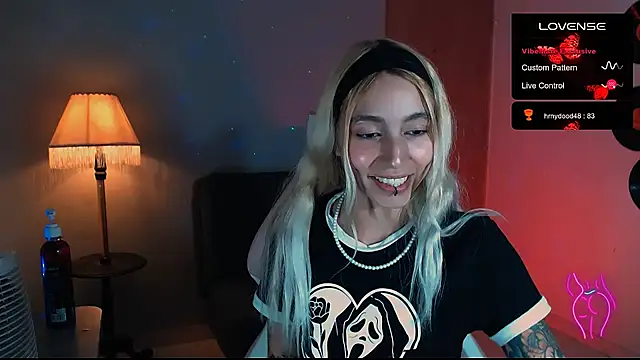 Snapshot of Saucy_Jenn chatting on 01/10/25, 05:26 Saucy Jenn online show from 01/10/25, 05:26