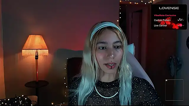 Snapshot of Saucy_Jenn chatting on 01/12/25, 01:42 Saucy Jenn online show from 01/12/25, 01:42