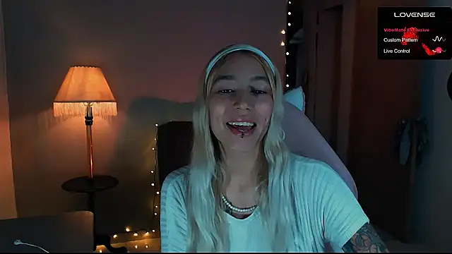 Snapshot of Saucy_Jenn chatting on 01/12/25, 09:19 Saucy Jenn online show from 01/12/25, 09:19