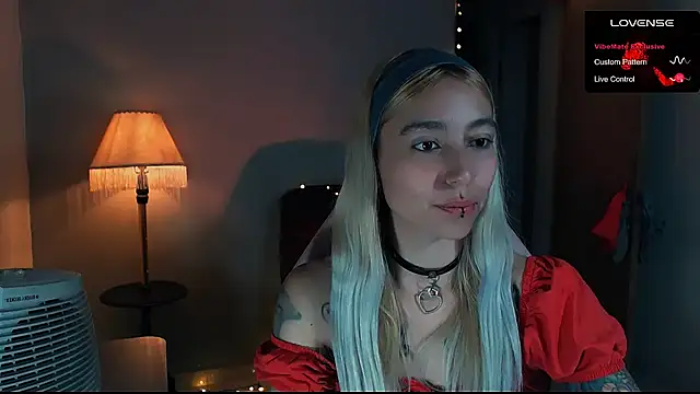 Snapshot of Saucy_Jenn chatting on 01/19/25, 10:06 Saucy Jenn online show from 01/19/25, 10:06