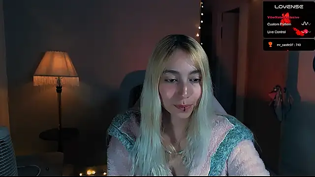 Snapshot of Saucy_Jenn chatting on 01/26/25, 06:38 Saucy Jenn online show from 01/26/25, 06:38