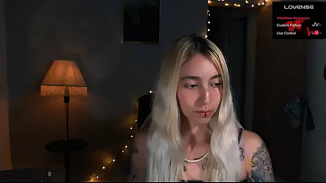 Snapshot of Saucy_Jenn chatting on 01/30/25, 03:55 Saucy Jenn online show from 01/30/25, 03:55