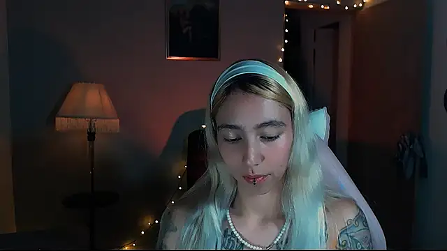 Snapshot of Saucy_Jenn chatting on 01/31/25, 03:52 Saucy Jenn online show from 01/31/25, 03:52