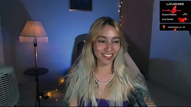 Snapshot of Saucy_Jenn chatting on 02/02/25, 04:59 Saucy Jenn online show from 02/02/25, 04:59