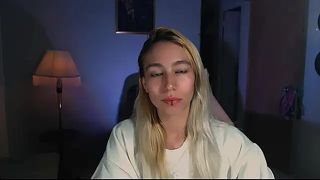 Snapshot of Saucy_Jenn chatting on 02/02/25, 11:00 Saucy Jenn online show from 02/02/25, 11:00