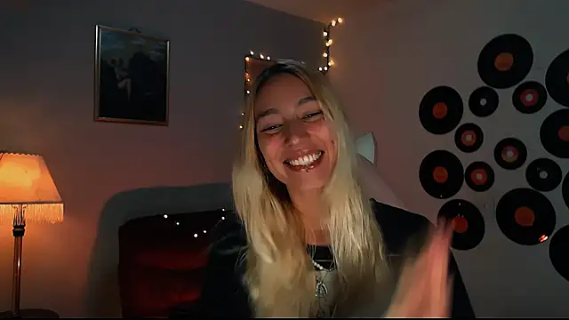 Snapshot of Saucy_Jenn chatting on 02/23/25, 11:25 Saucy Jenn online show from 02/23/25, 11:25