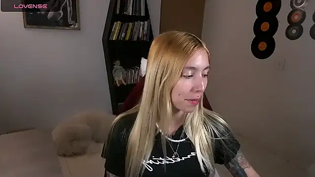 Snapshot of Saucy_Jenn chatting on 10/04/25, 02:31 Saucy Jenn online show from 10/04/25, 02:31